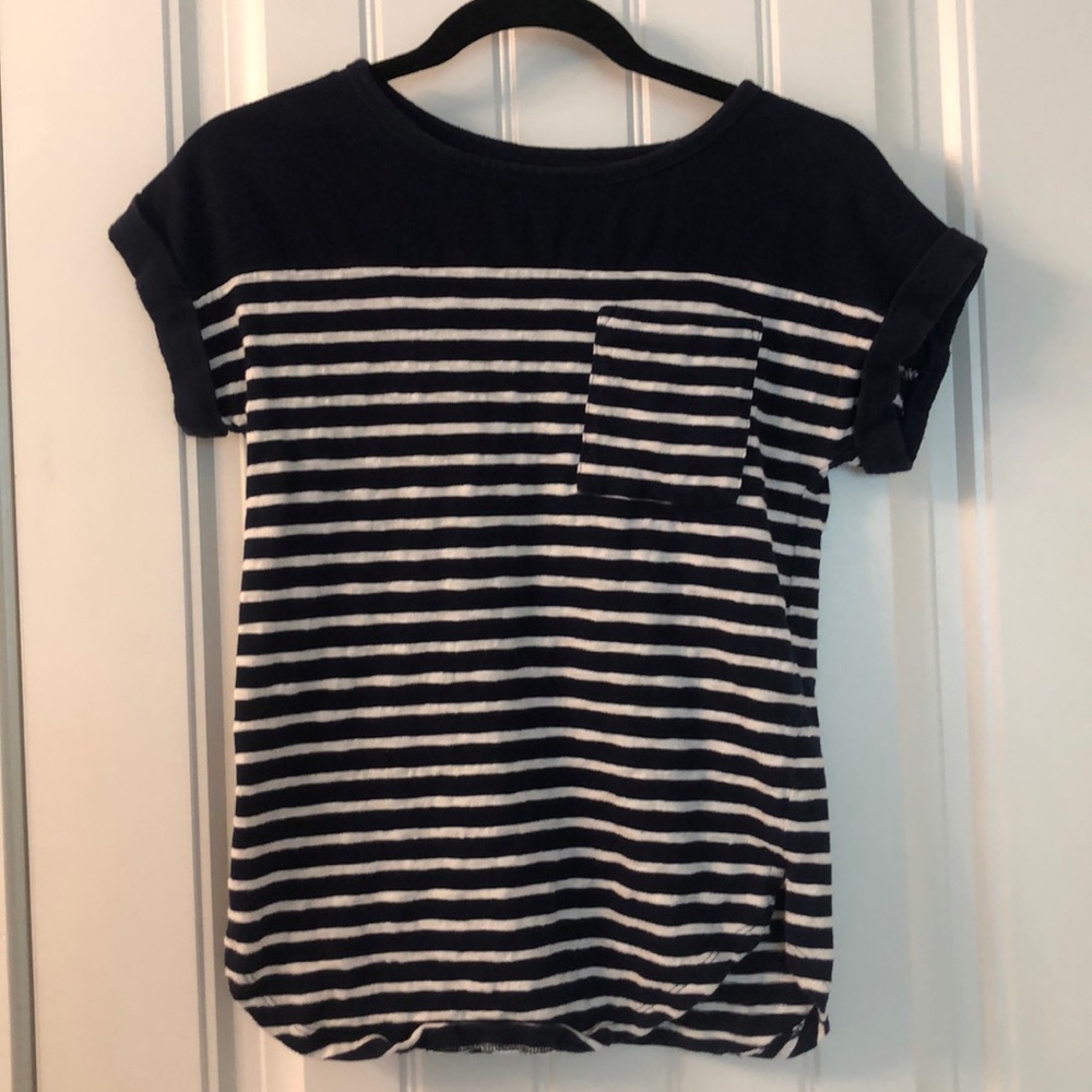 •Striped shirt•